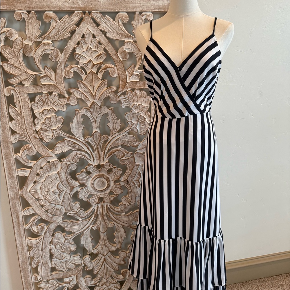 Banana Republic Black & White Striped Maxi Dress – Elegant & Chic